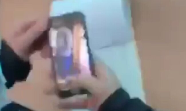 У Дніпрі чоловік фотографував бюлетень, кадр з відео Україна в шоці: Telegram