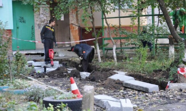 На жалобы не реагируют: ЖЭК решил "похоронить" людей в аварийном доме