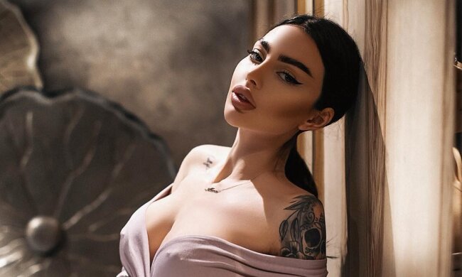 Альона Омович