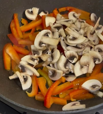 Теплый салат с курицей и овощами: скрин рецепта