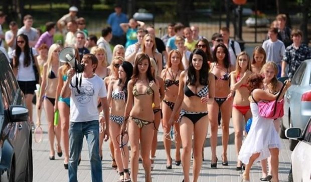 Первый день лета в Праге встретят массовой мастурбацией