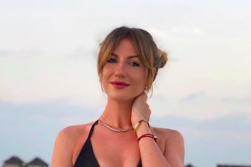 Нікітюк засвітила ідеальне тіло в хижому міні: "Ви поголили ноги?"