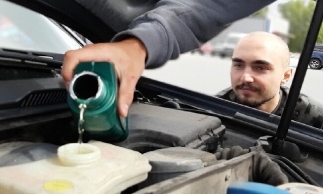 Моторне масло, скріншот: YouTube