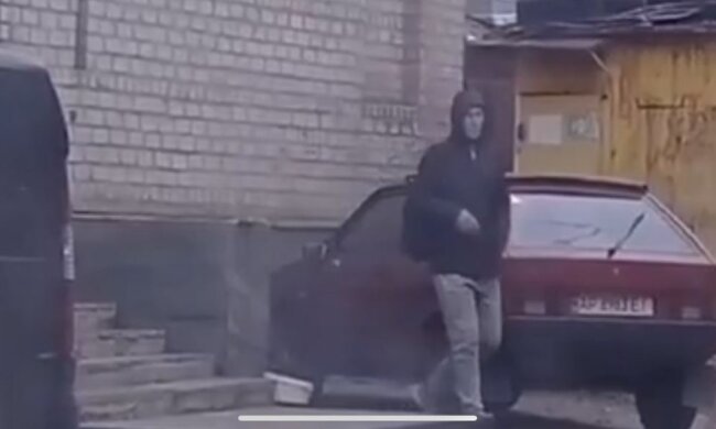 У Запоріжжі помітили нахабного автовору, фото: скріншот з відео