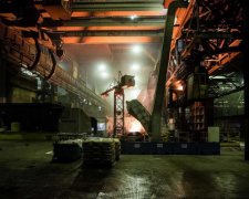 Справжнє пекло: чоловік зняв аварію на сталеливарному заводі