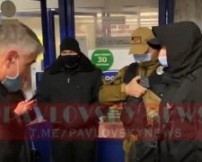 Киевлянин устроил сцену патрульным в метро: "Пустите, мне на работу надо!"