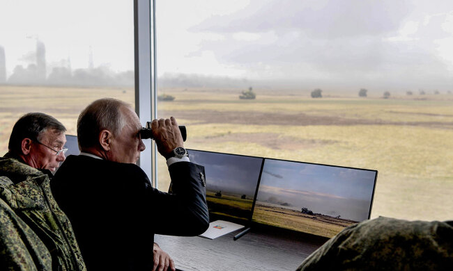 Путін на військових навчаннях, фото з вільних джерел