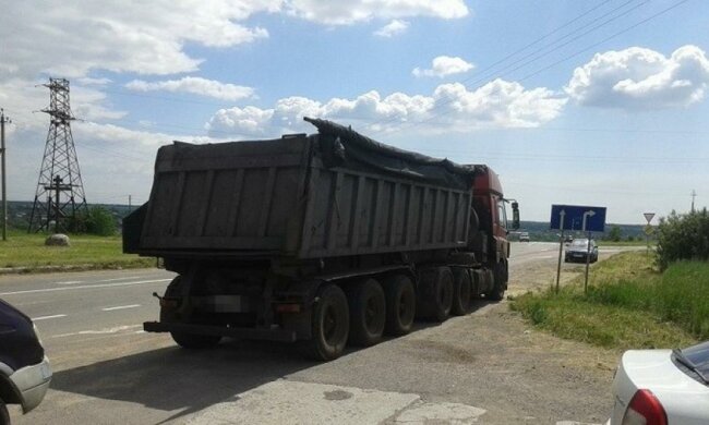 Співробітник СБУ заарештував бізнесмена, який давав йому хабар