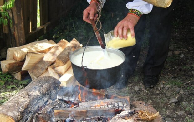 Франковские стронгмены приготовят тонну банаша и накормят всю Украину: когда готовить ложки