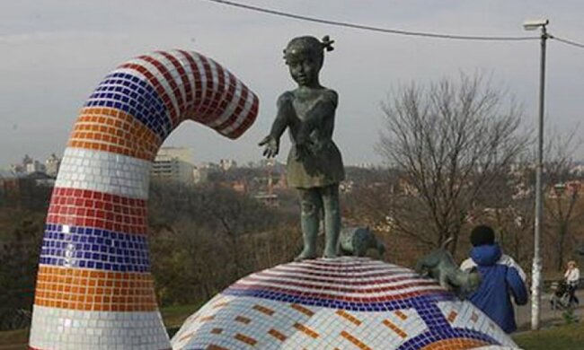 У Києві з Пейзажної алеї вкрали скульптуру