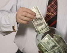 Космічні суми: стало відомо, скільки українці заробили за кордоном