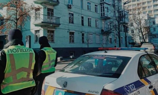 Гривны и кровь по всей дороге - в Киеве инкассаторы столкнулись с Chevrolet, есть погибшие