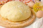 Смачне дріжджове тісто для піци всього за 20 хвилин