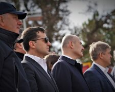 "Пригоди" Зеленського в темних окулярах під Києвом підірвали мережу, президент не втримався: "Ви мене вразили..."