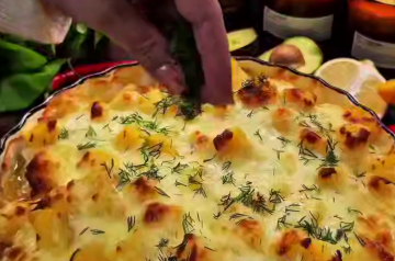 Курячі стегна з ананасом, кадр з відео