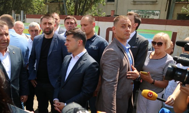 Главное за ночь: невероятный поступок Зеленского, схватка Скрыпина с Богданом, зарплаты в Украине и одиозная "мажорка" из "Слуги народа"