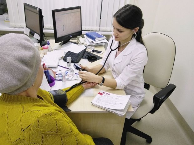 Українцям оголосили повний список безкоштовних медпослуг: хто їх отримає