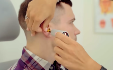 Проверка слуха. Фото: скрин youtube