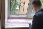Радниця глави Дарницької РДА Левади погоріла на хабарі у 650 тисяч грн: впіймали на гарячому