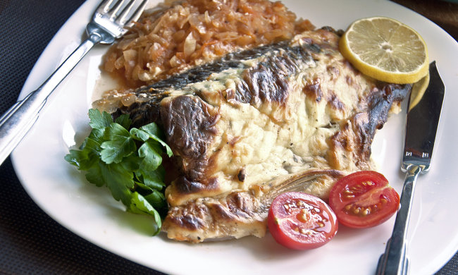 Короп, запечений з імбиром і сметаною: рецепт, який відмінно доповнить будь-який стіл