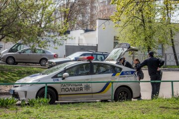 Газом у обличчя: киянин влаштував копам ігри на виживання та вистрибнув з вікна