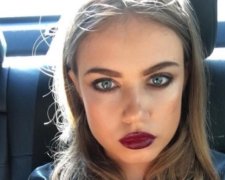 Російська модель показала сідниці на червоній доріжці (ФОТО)
