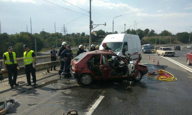 Угодил в яму и попал на встречную полосу: смертельное ДТП в Днипре шокировало Украину