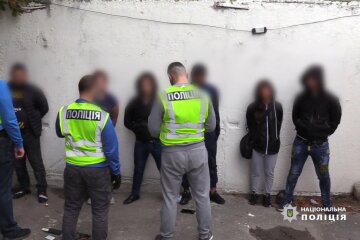 У Києві затримали банду, обкрадали пасажирів на вокзалі, скріншот