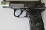 Зловмисник пограбував жінку, якій погрожував пляшкою-пістолетом (відео)