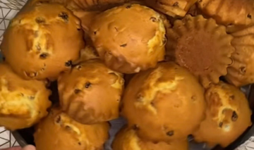 Рыхлые и влажные кексики с изюмом: фото скрин рецепта