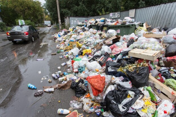"Сами виноваты?": город-красавец Днепр утонул в мусоре