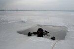 водолаз в ледяной воде, фото из свободных источников