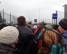 Українці масово тікають до Польщі: тривожна статистика