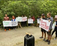 потест проти будинку міністра Ткаченко \\ фото Апостроф