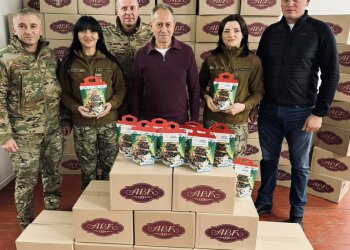 "Святий Миколай — дітям українських Героїв": Томенко передає 1300 подарунків, компенсованих ЄСПЛ