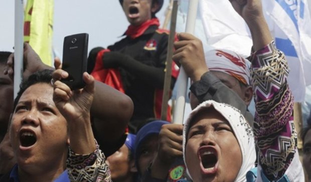 Пятьдесят тысяч людей  протестуют  против увольнений в Индонезии