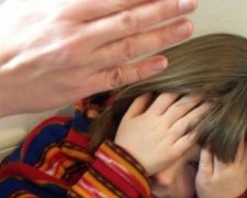 Мешканка Донецької области забила доньку до коми