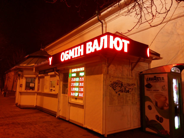 Україну чекає долар по 60: на порятунок немає резервів
