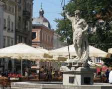 Иностранцы полюбили Украину: впечатляющие цифры