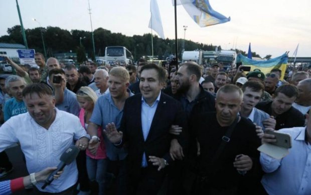 Украинские пограничники попросили автограф у Саакашвили