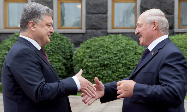 І нашим, і вашим: президент Білорусі не може обрати між Путіним і Порошенко