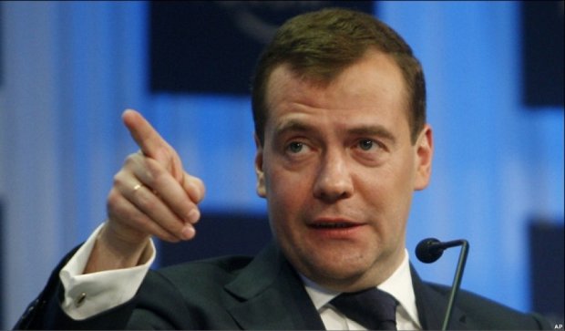 Медведев назвал кредиты МВФ Украине  маштабным воровством
