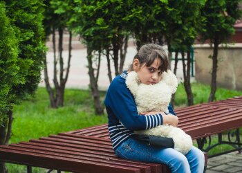 Сумна дитина. Фото з відкритих джерел