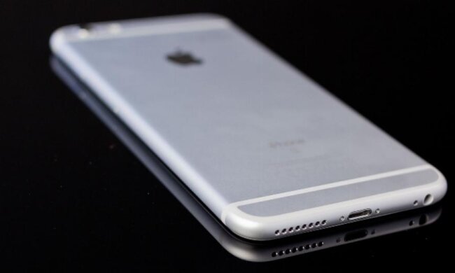 На iPhone 6s вылили кипящую смолу (видео)