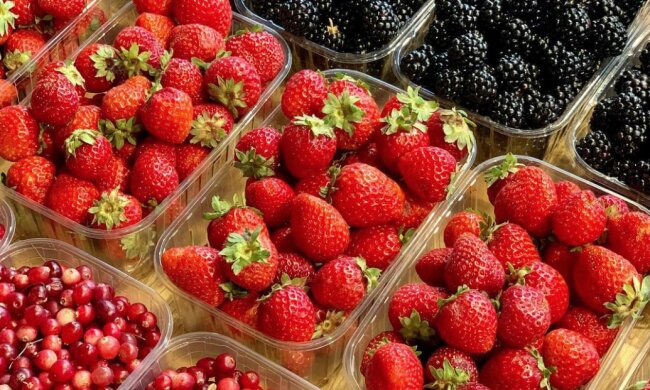 Ягоди, полуниця / фото: Instagram