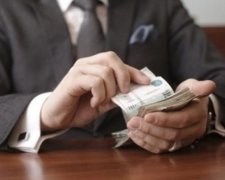 Ви там тримайтеся: РФ заморозить зарплати бюджетників
