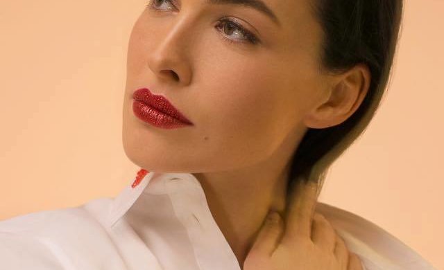 "Амазонка, бомба, знойная женщина": Астафьева в прозрачном лифчике свела фанатов с ума