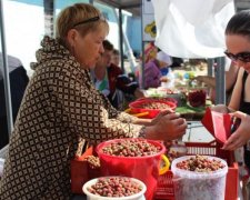 Сезонне жлобство: ціни на ягоди довели українців до інфаркту