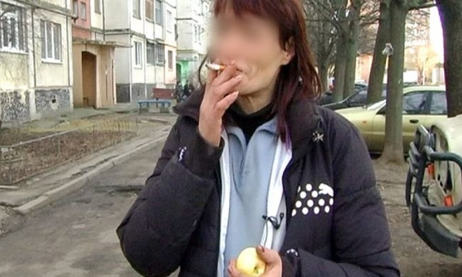 Жінка намагалася підірвати копів яблуком