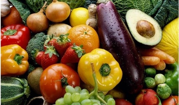 Ціни на ранні овочі і фрукти обвалилися